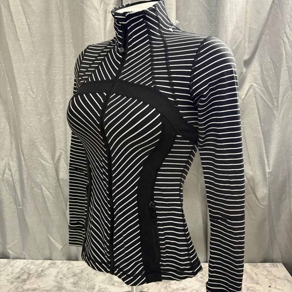 Lululemon Black and White parallel Define Jacket - Picture 3 of 15